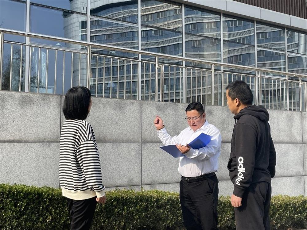 甲士风度不退色 敬业尽责展功劳