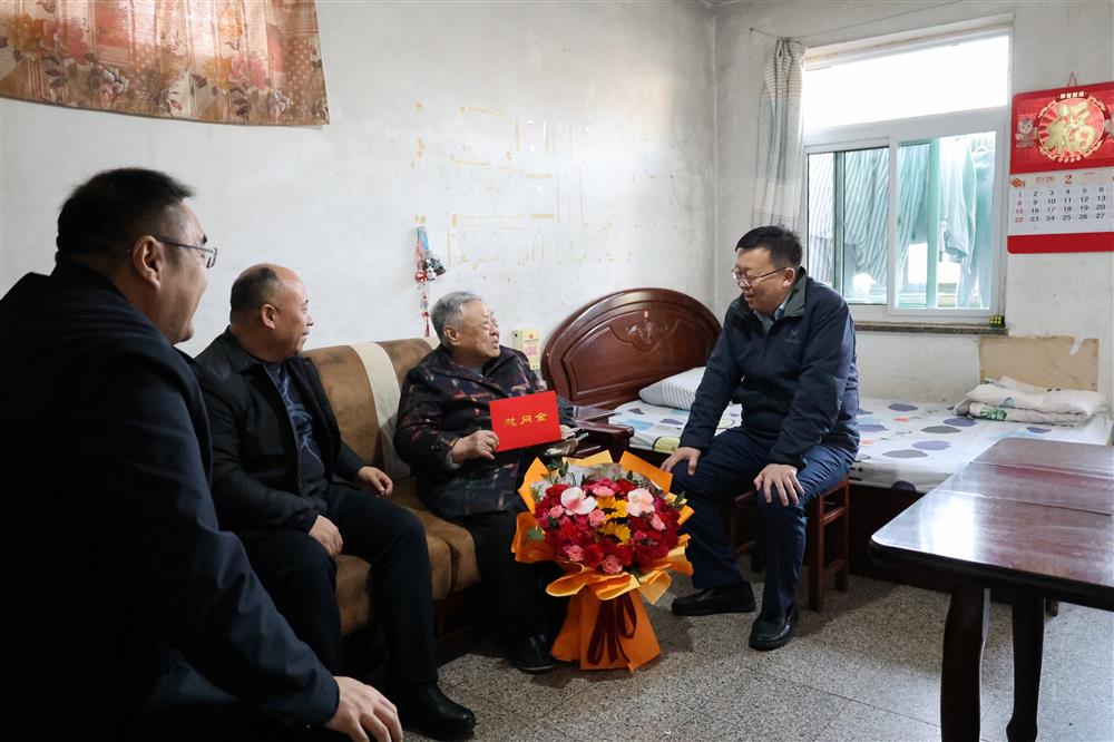 殷殷关切 情暖新春！ 济南产发团体访问慰劳离退休老干部